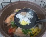 Foto langkah ke 4 dari resep Sup Tulang Ikan Salmon.