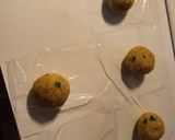 A picture of step 3 of Cheese potato balls.
