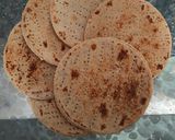 ભાખરી પીઝા (Bhakhri Pizza Recipe In Gujarati) રેસીપી સ્ટેપ1ફોટો