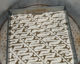 Foto langkah ke 4 dari resep Bolu Gulung Batik kukus.