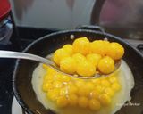 A picture of step 2 of Mango vanilla boba milkshake.