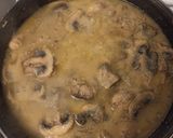 Foto del paso 1 de la receta: Merluza en salsa de champiñones