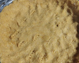 Foto del paso 4 de la receta: Tarta de pollo y chorizo con masa de polenta y garbanzos