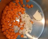 Une image de l'étape 1 de Mognettes de Vendée avec ses petites carottes et diots de Savoie.