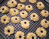 Foto langkah ke 4 dari resep Kue Semprit.