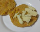 Foto del paso 1 de la receta: Arepa🫓de calabacin🥯y zanahoria rellena de pollo🍗queso🧀cebolla🧅caramelizada y salsa de ajo🧄🌿🥯