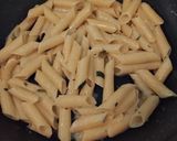 Tejszínes, sajtos, bazsalikomos penne. #gluténmentes #tejmentes recept fázis 3 fotója