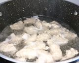 Hình bước làm 2 của món Canh chua bông thiên lý nấu chả cá
