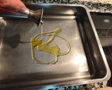 Foto del paso 1 de la receta Alitas al horno con patatas y cebolla