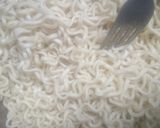 Foto langkah ke 2 dari resep Menu anak mie goreng sayur.
