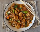 Foto langkah ke 6 dari resep Mie Tiau (Kwetiau) Goreng.