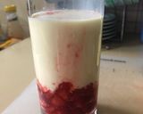 Foto langkah ke 3 dari resep Strawberry Matcha Ice.