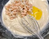 Foto del paso 5 de la receta: Masa para croquetas de tinta, sepia y gambas (truco para una bechamel perfecta)