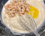 Foto del paso 5 de la receta: Masa para croquetas de tinta, sepia y gambas (truco para una bechamel perfecta)