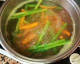 Foto del paso 4 de la receta: Lubina rellena de verduras sobre crema de espárragos