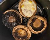 Foto langkah ke 3 dari resep Portobello Mushroom With Bechamel Sauce.
