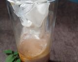 Foto langkah ke 5 dari resep Es Kopi Susu Bunga Telang.