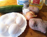 Foto del paso 1 de la receta: Tortilla de patata, cebolla y calabacín