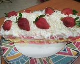 Foto langkah ke 7 dari resep Strawbery Layer Cake.