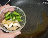 A picture of step 1 of Garlic Flavor Tomato aur peanut chutney recipe.