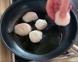 Foto del paso 1 de la receta: Arroz con vieiras y merluza