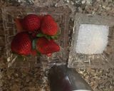 स्ट्रॉबेरी शेक(stawrberry shake recipe in hindi) रेसिपी चरण 1 फोटो