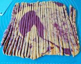 Foto del passaggio 5 della ricetta Pane alle rose con barbabietola e olio evo