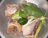 Foto langkah ke 1 dari resep Ayam Ungkep Kuning.
