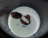 A picture of step 1 of Date milk shake.