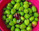 Foto del paso 4 de la receta: Aceitunas gordales en un aliño de hierbas aromáticas infusionada