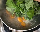 Foto langkah ke 3 dari resep Sayur Bening Bayam Wortel.