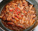 Hình bước làm 2 của món Thịt kho mắm ruốc