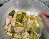 Foto langkah ke 4 dari resep Ayam tahu tempe ungkep bumbu kuning.
