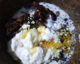 A picture of step 2 of Banana Dates Overnight Oats.