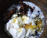 A picture of step 2 of Banana Dates Overnight Oats.