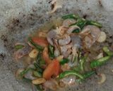 Foto langkah ke 4 dari resep Kol tumis udang.