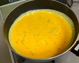 A picture of step 1 of Omu Cake (Strawberry and whipped cream cake wrapped in egg-fry).