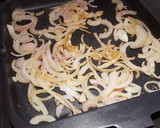 Foto del paso 1 de la receta: Dorada al horno con cebolla caramelizada y puré de boniato con l