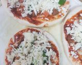 A picture of step 2 of Pizza (Mini pizza).