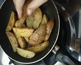 Foto langkah ke 2 dari resep Baked potato wedges.