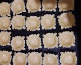 صورة لخطوة 1 من وصفة قنيدلات اقتصادية وبحشو بنين 😋😋