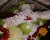 Foto del paso 3 de la receta: Costilla de puerco en salsa de jitomate y tomate con nopales