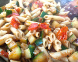 Foto del paso 3 de la receta: Macarrones con cherrys y calabacín