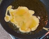 Foto del passaggio 4 della ricetta Frittelle di fiori di zucca dolci!😋