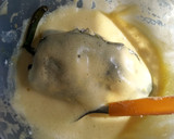 Foto del paso 5 de la receta: Chile relleno de queso con caldillo de jitomate