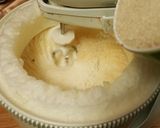 Foto langkah ke 4 dari resep Bolu Kukus Marmer Putih Telur.