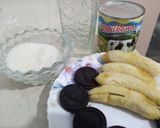 A picture of step 1 of Banana Oreo Shake,.