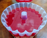 Foto langkah ke 4 dari resep Puding Keju Stroberi.