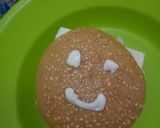 Foto langkah ke 3 dari resep Burger sosis kornet Keju pedas.