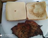 Foto del paso 2 de la receta: Sándwich de filetes adobados de lomo a la plancha con queso